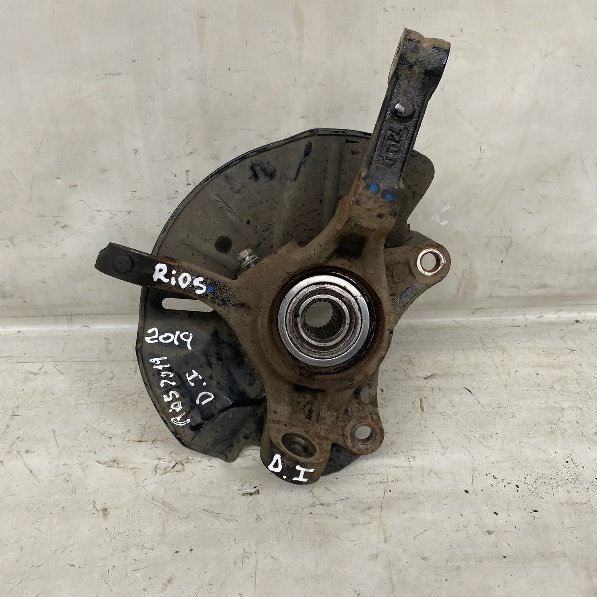 MUÑON DEL-IZQ Kia RIO 5 2019 - 1.4 4x2 Bencina Mecánico
