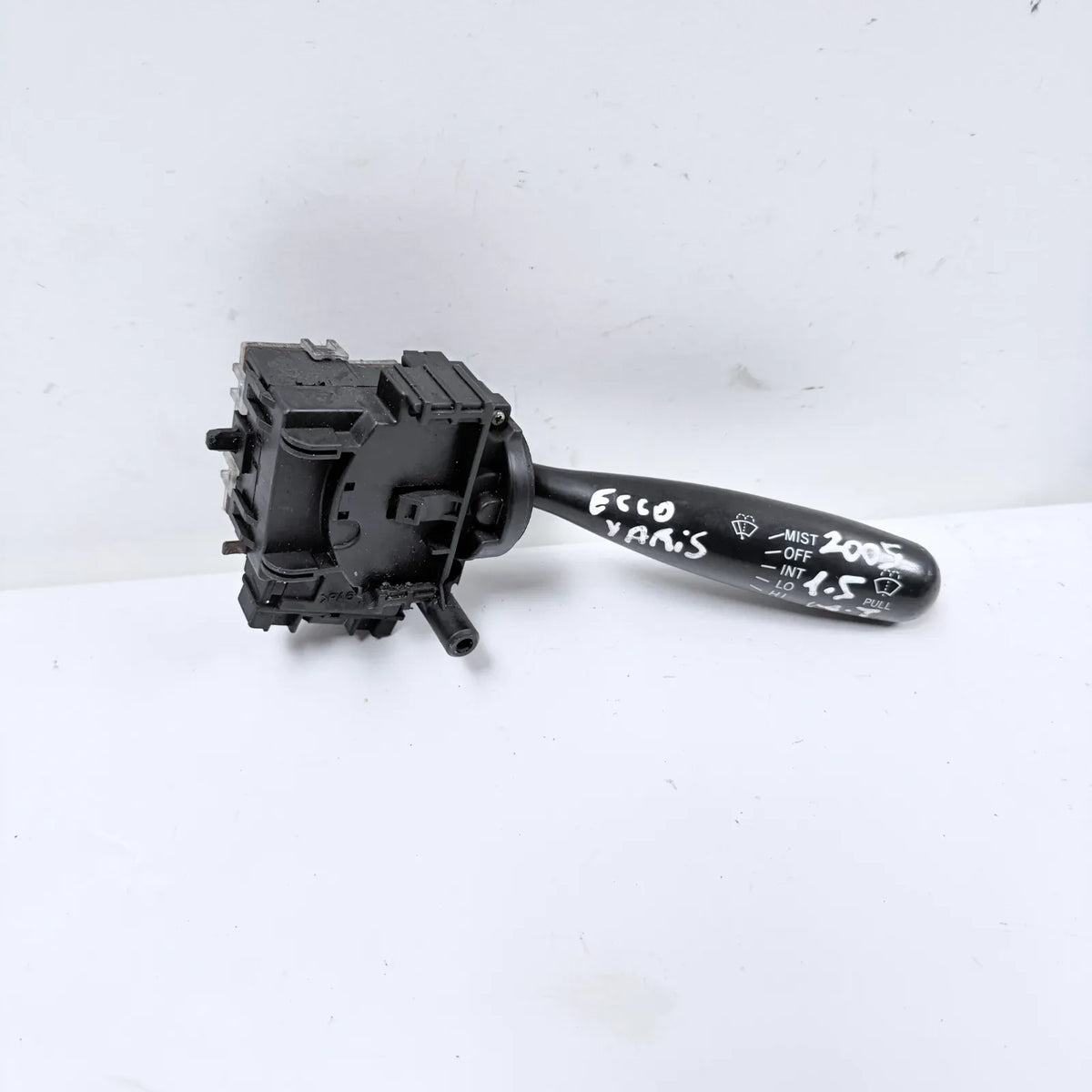 TELECOMANDO LIMPIAPARABRISAS Toyota Yaris Ecco 2005 - 1.5 4x2 Bencina Mecánico