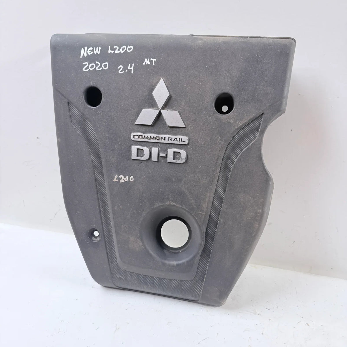 CUBRE MOTOR Mitsubishi NEW L200 2020 - 2.4 4x2 Bencina Mecánico