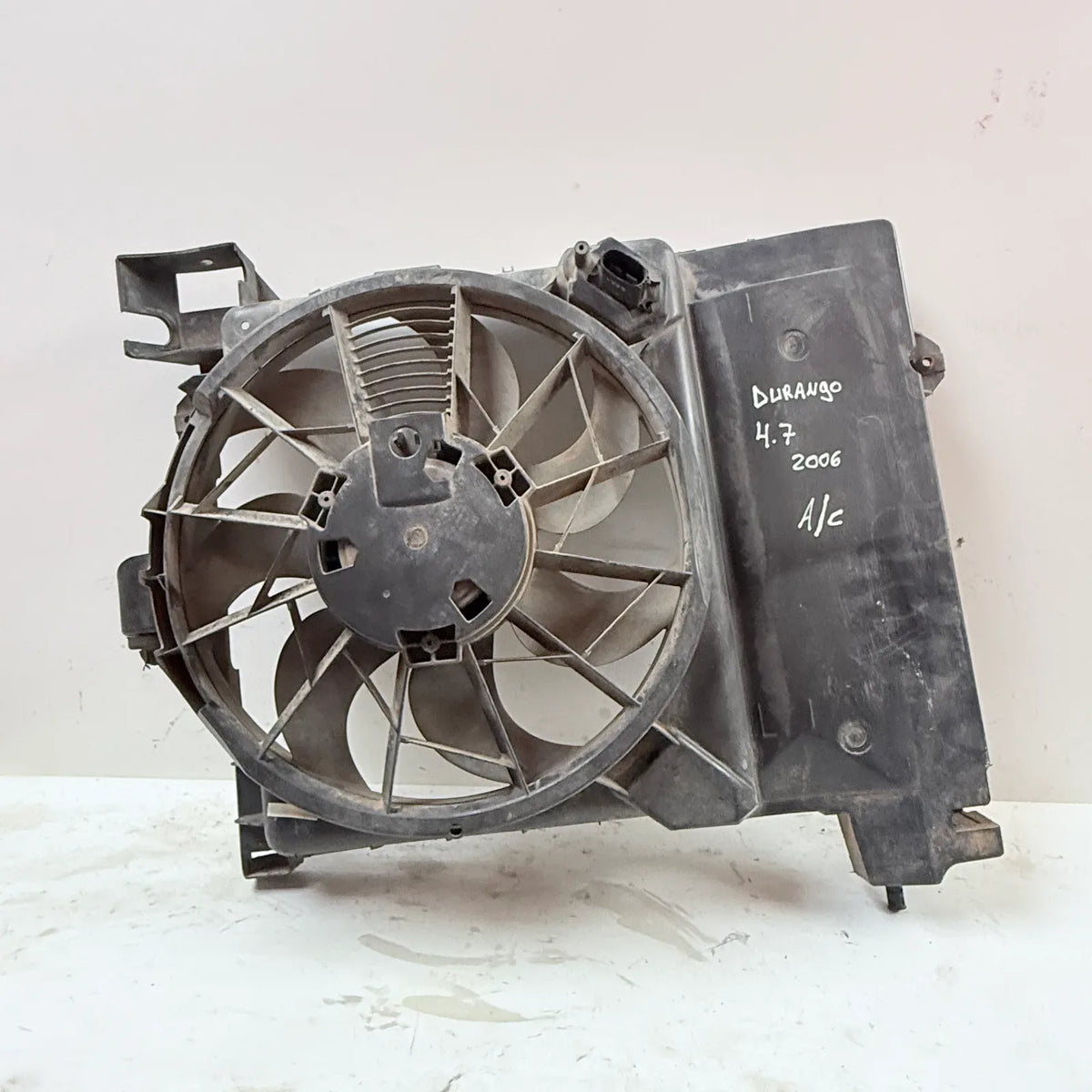 ELECTROVENTILADOR Dodge DURANGO 2006 - 4.7 4x2 Bencina Mecánico