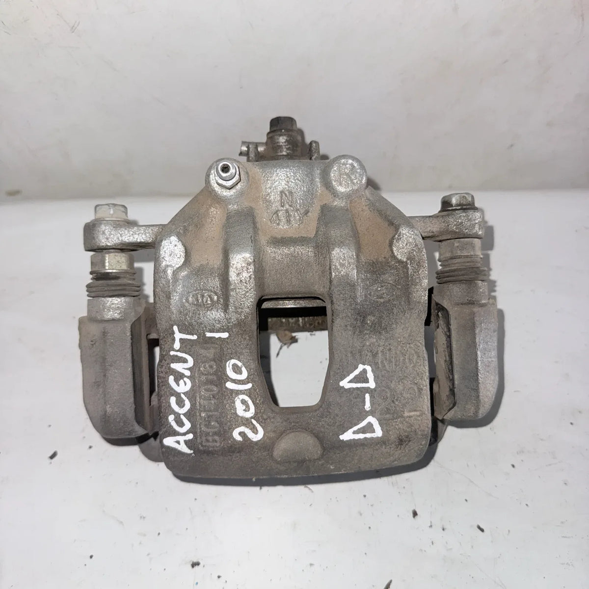 CALIPER DEL-DER Hyundai Accent 2010 - 1.6 4x2 Bencina Mecánico