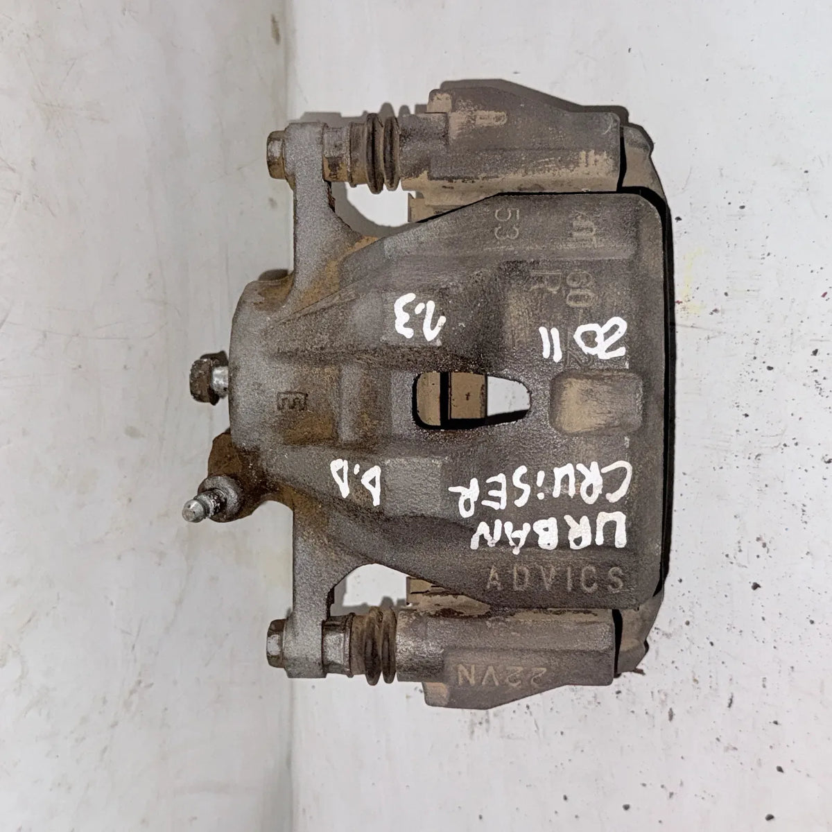 CALIPER DEL-DER Toyota Urban Cruiser 2011 - 1.3 4x2 Bencina Mecánico