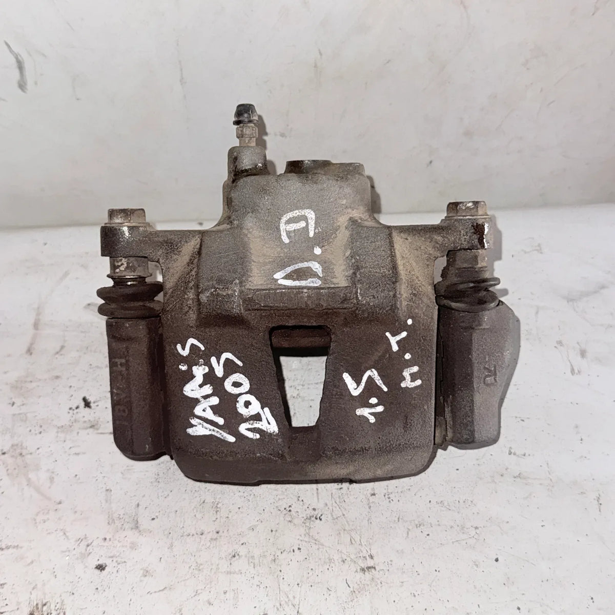 CALIPER DEL-DER Toyota Yaris 2005 - 1.5 4x2 Bencina Mecánico