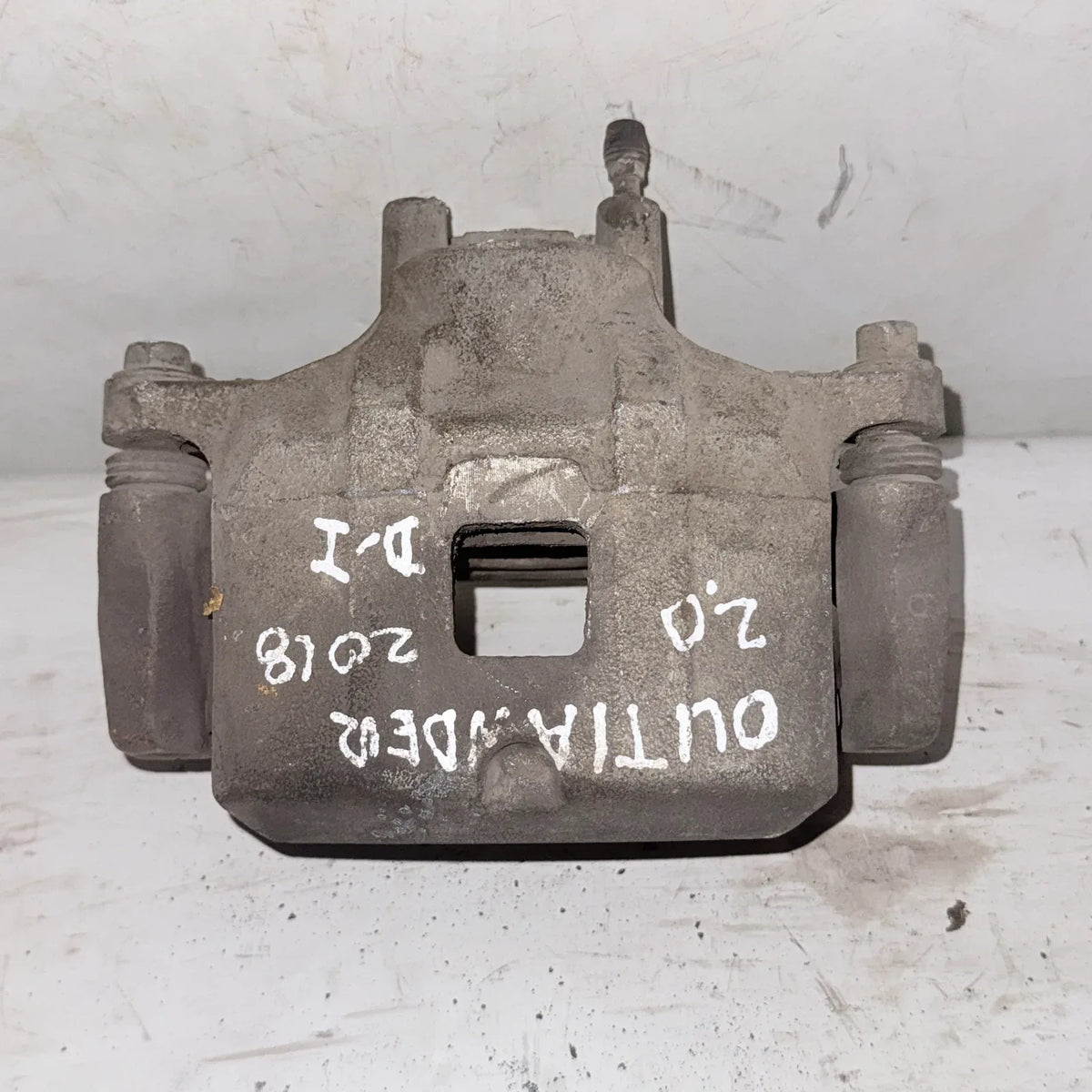 CALIPER DEL-IZQ Mitsubishi Outlander 2018 - 2.0 4x2 Bencina Mecánico
