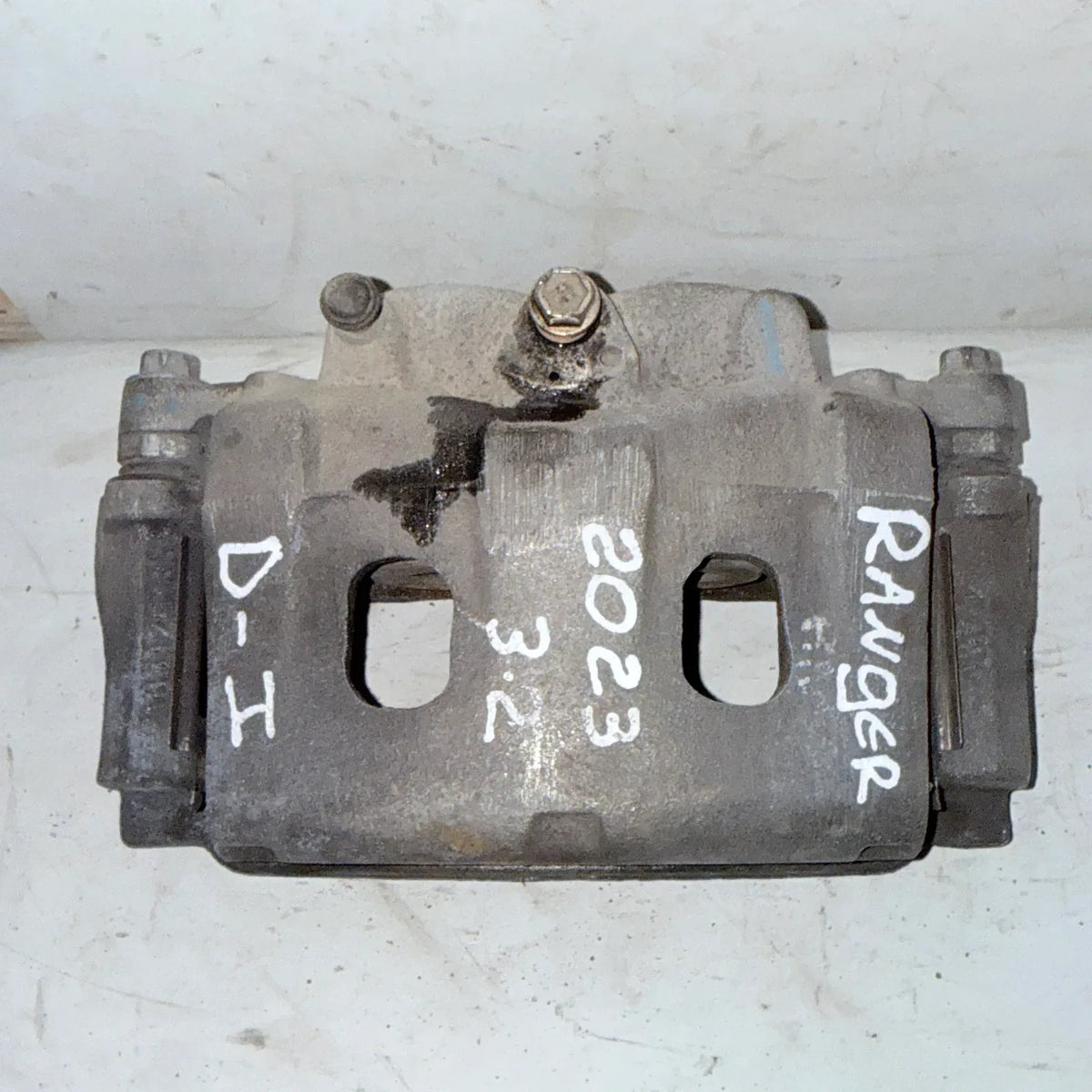 CALIPER DEL-IZQ Ford Ranger 2023 - 3.2 4x2 Diesel Mecánico