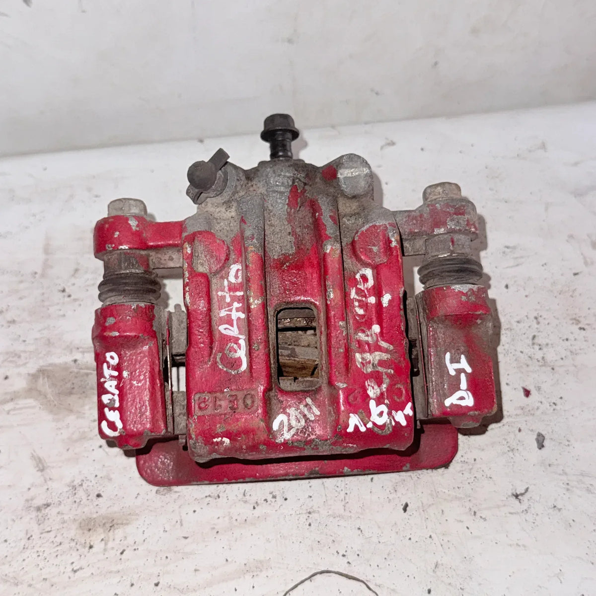CALIPER DEL-IZQ Kia Cerato 2011 - 1.6 4x2 Bencina Mecánico