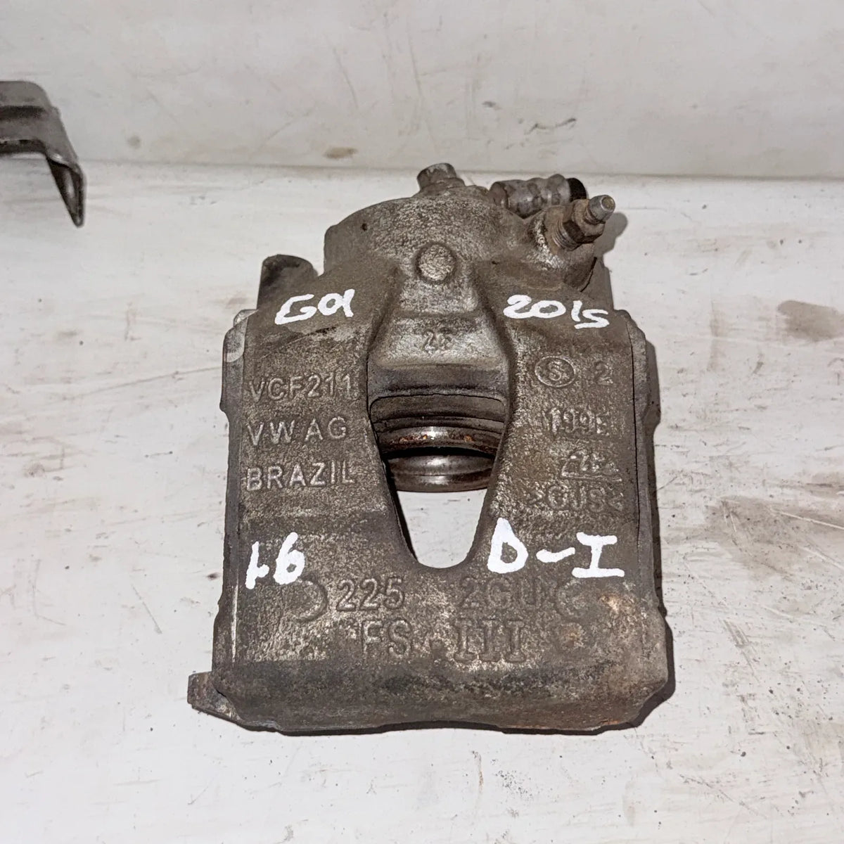 CALIPER DEL-IZQ Volkswagen Gol 2015 - 1.6 4x2 Bencina Mecánico