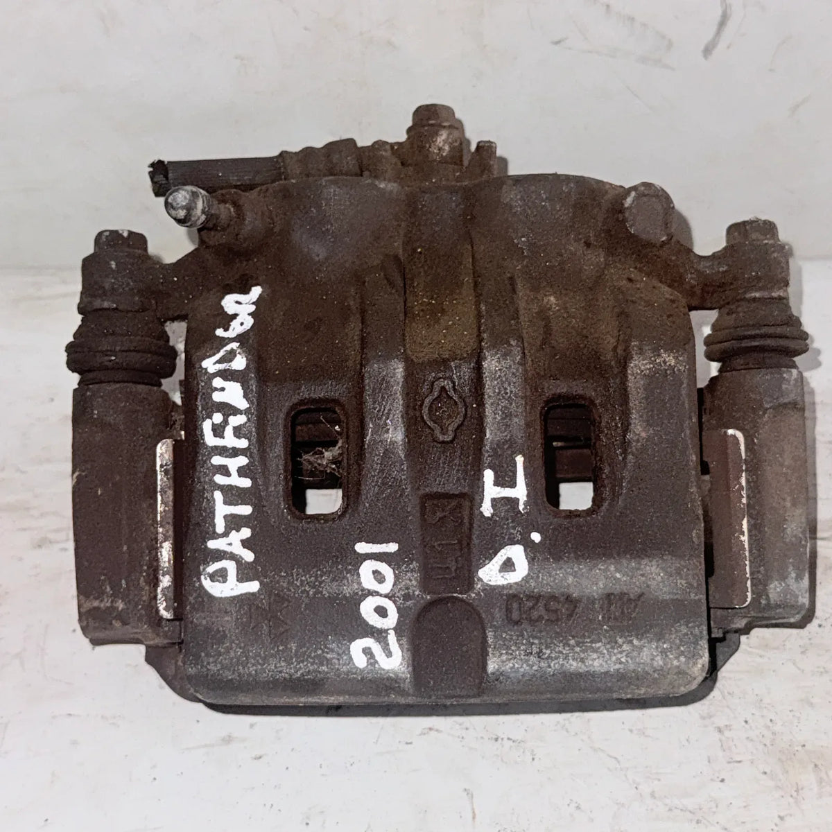 CALIPER DEL-IZQ Nissan Pathfinder 2001 - 3.3 4x2 Bencina Mecánico