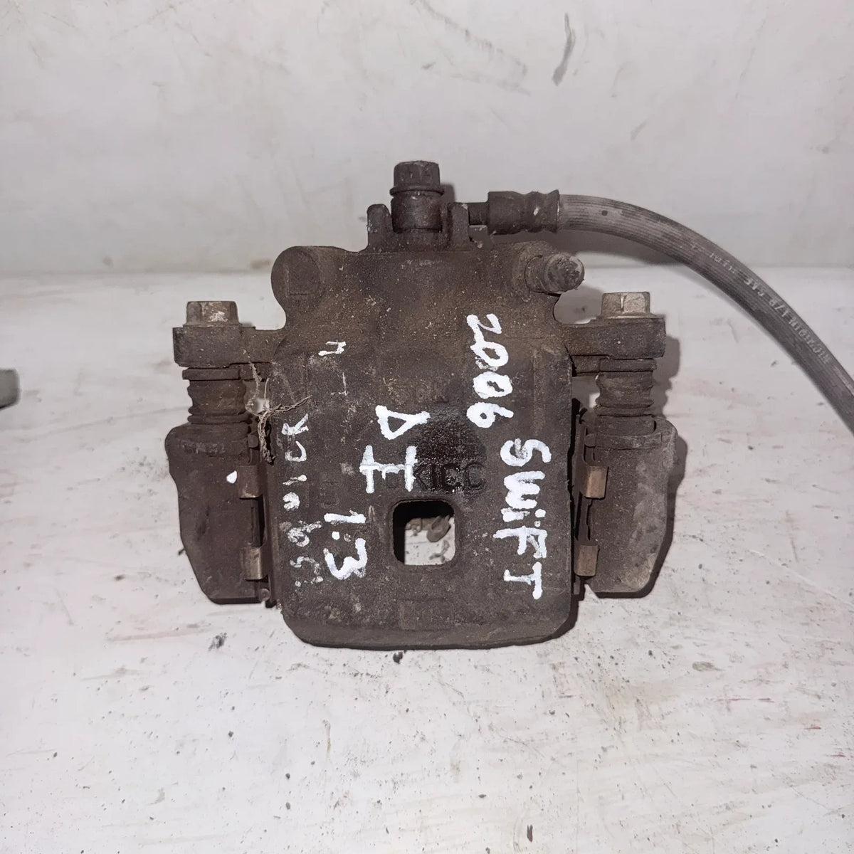 CALIPER DEL-IZQ Suzuki Swift 2006 - 1.3 4x2 Bencina Mecánico