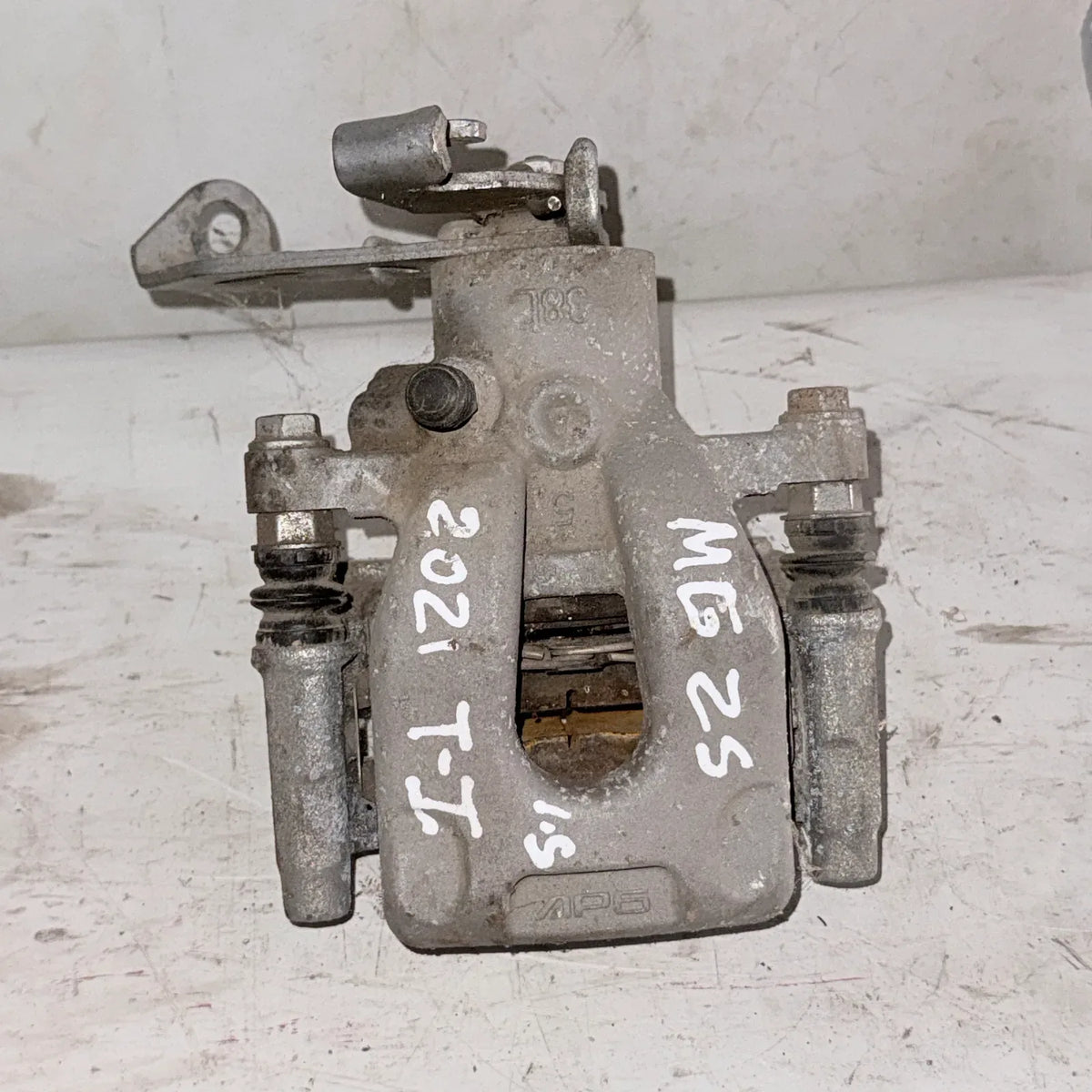 CALIPER TRA-IZQ Mg Zs 2021 - 1.5 4x2 Bencina Mecánico