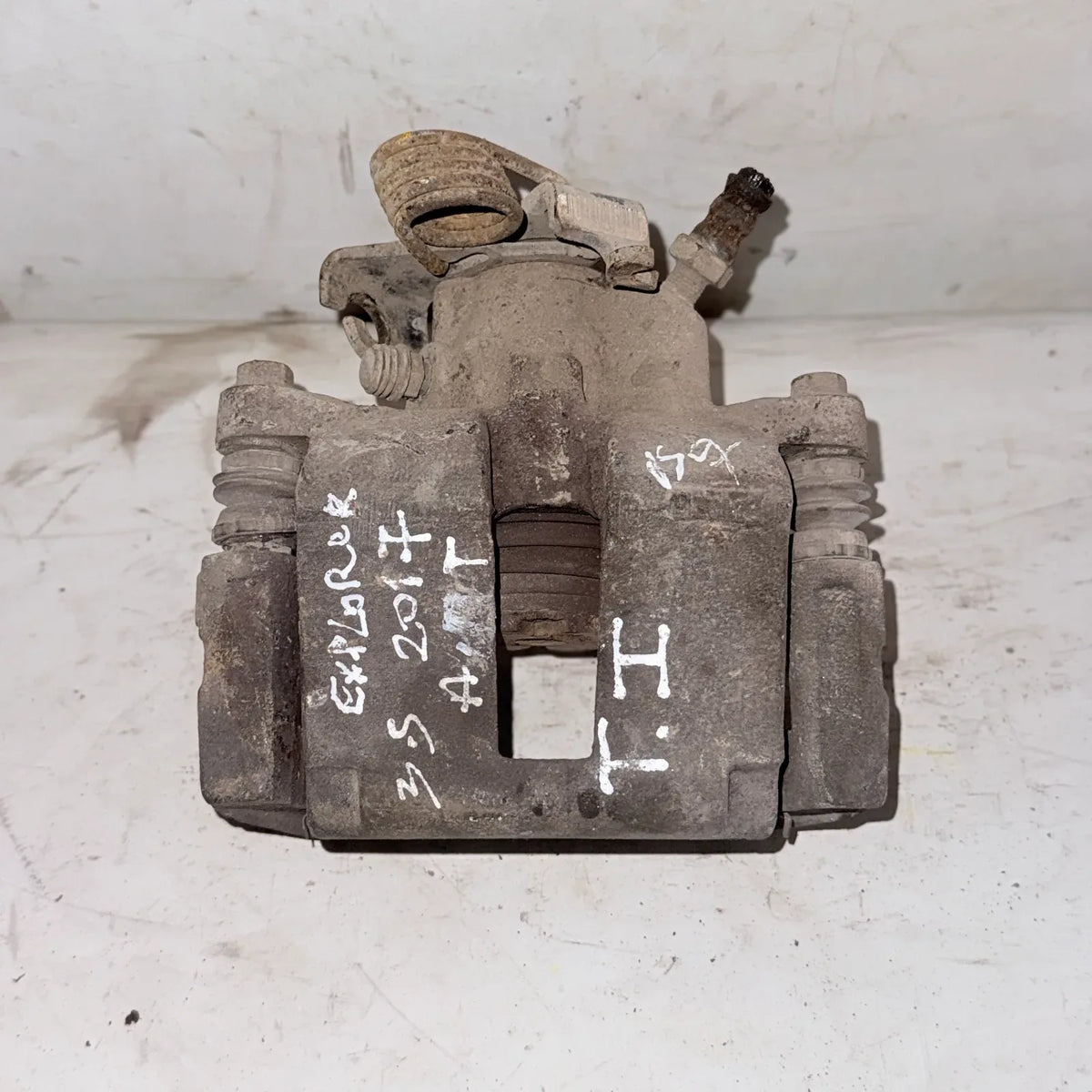 CALIPER TRA-IZQ Ford Explorer 2017 - 3.5 4x2 Bencina Automático