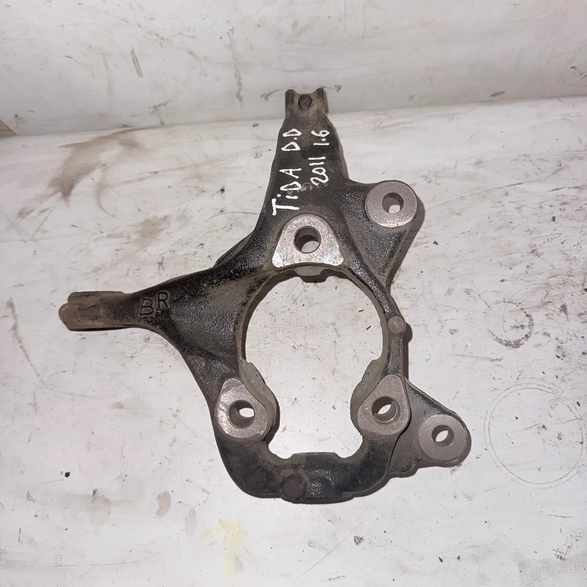 MUÑON DEL-DER Nissan Tiida 2012 - 1.6 4x2 Bencina Mecánico