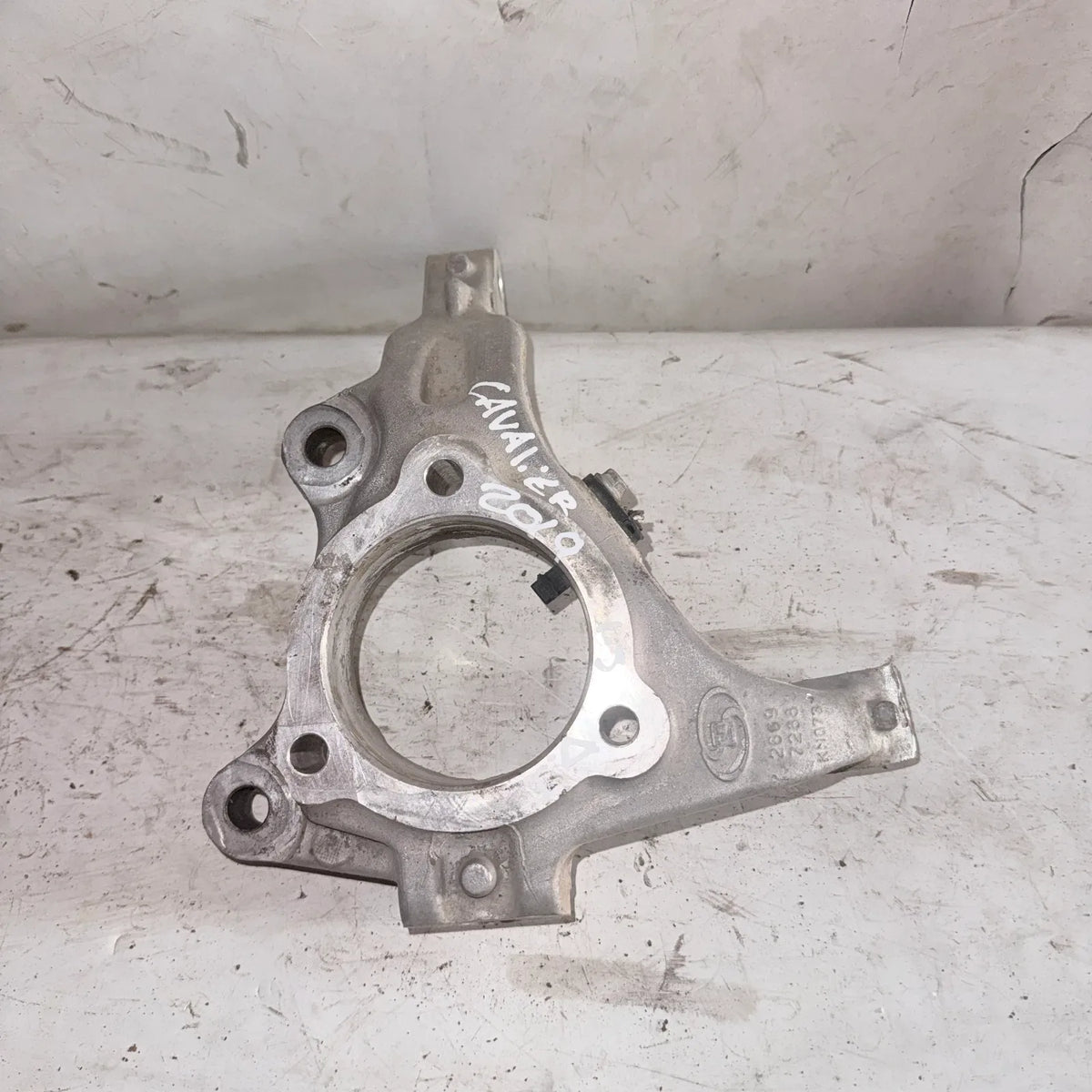 MUÑON DEL-IZQ Chevrolet CAVALIER 2019 - 1.5 4x2 Bencina Mecánico