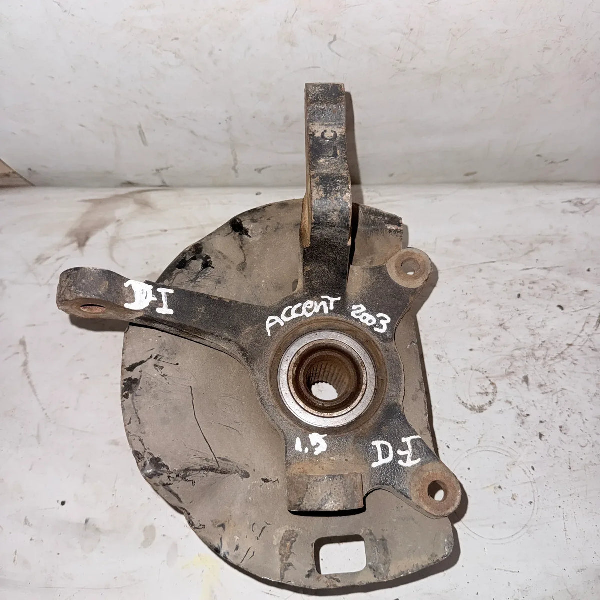 MUÑON DEL-IZQ Hyundai Accent 2003 - 1.5 4x2 Bencina Mecánico