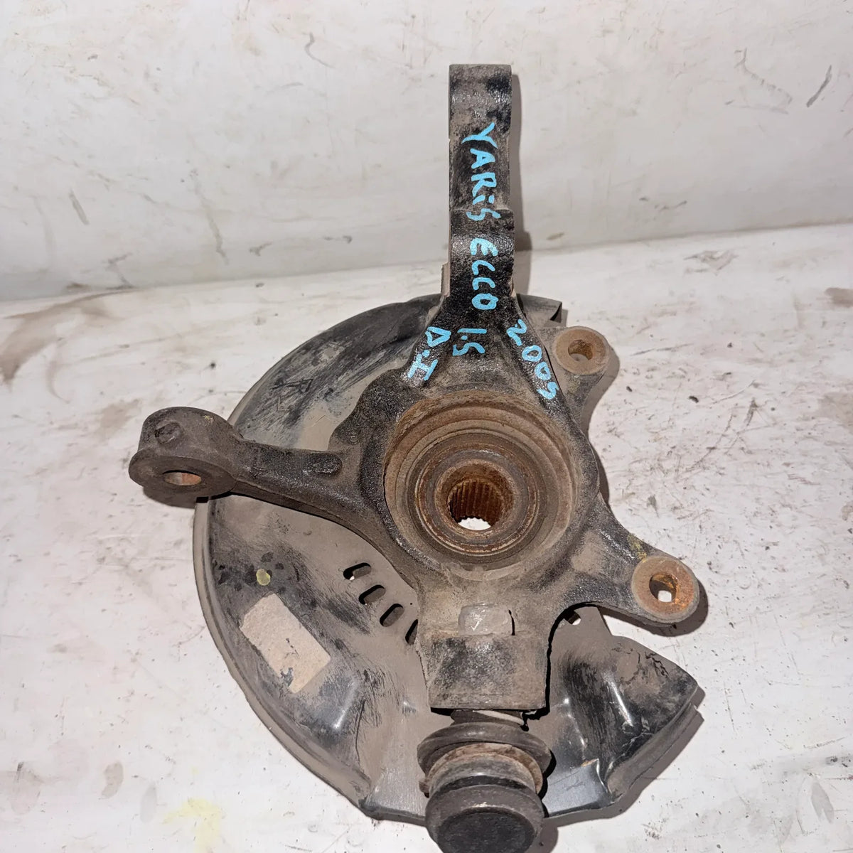 MUÑON DEL-IZQ Toyota Yaris Ecco 2005 - 1.5 4x2 Bencina Mecánico