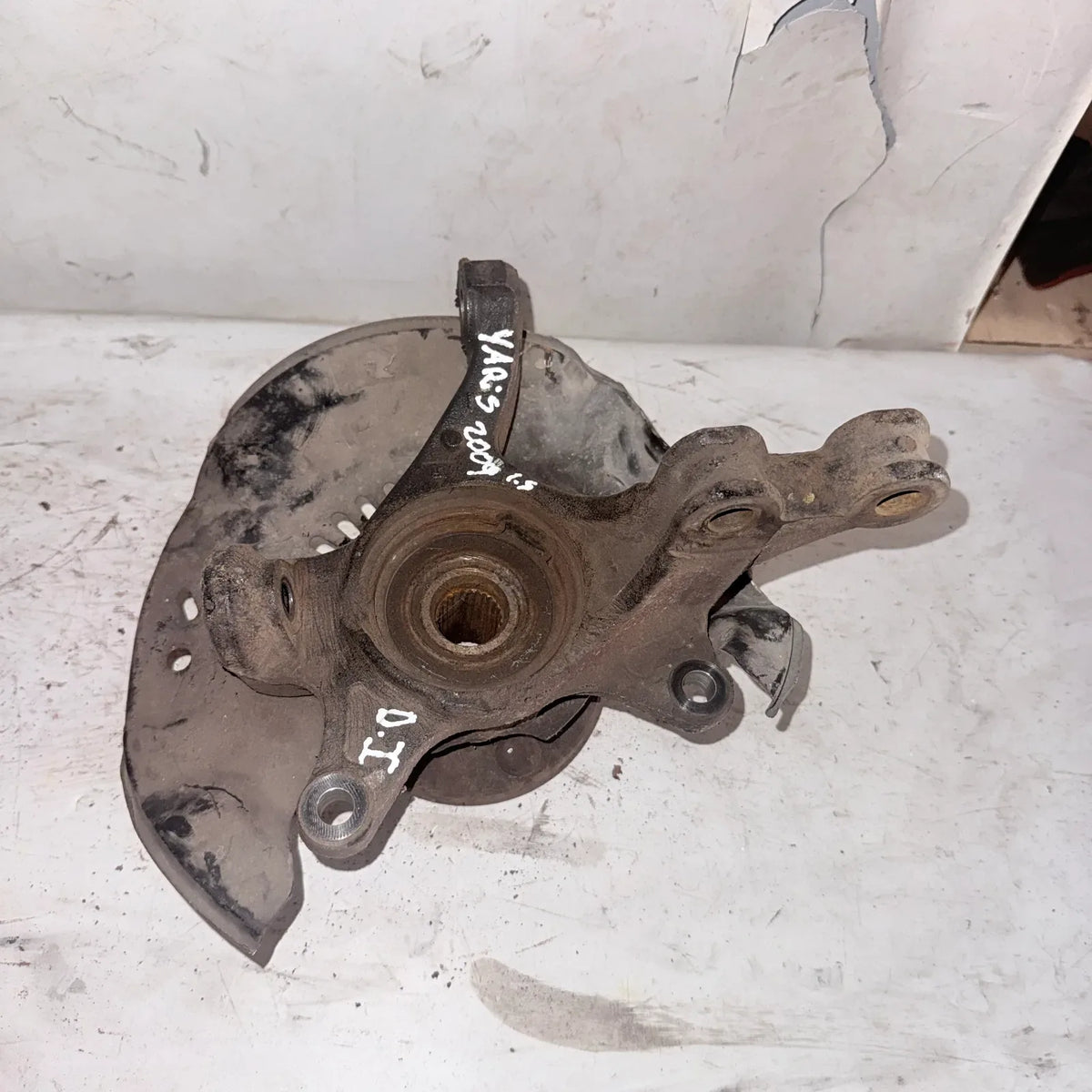 MUÑON DEL-IZQ Toyota Yaris 2009 - 1.5 4x2 Bencina Mecánico