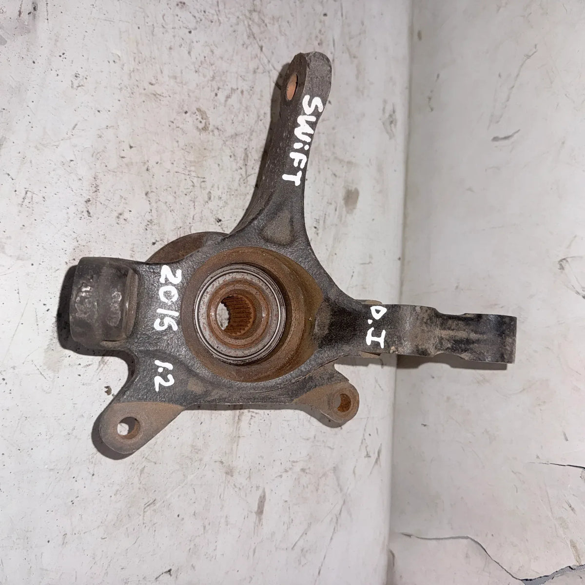 MUÑON DEL-IZQ Suzuki Swift 2015 - 1.2 4x2 Bencina Mecánico