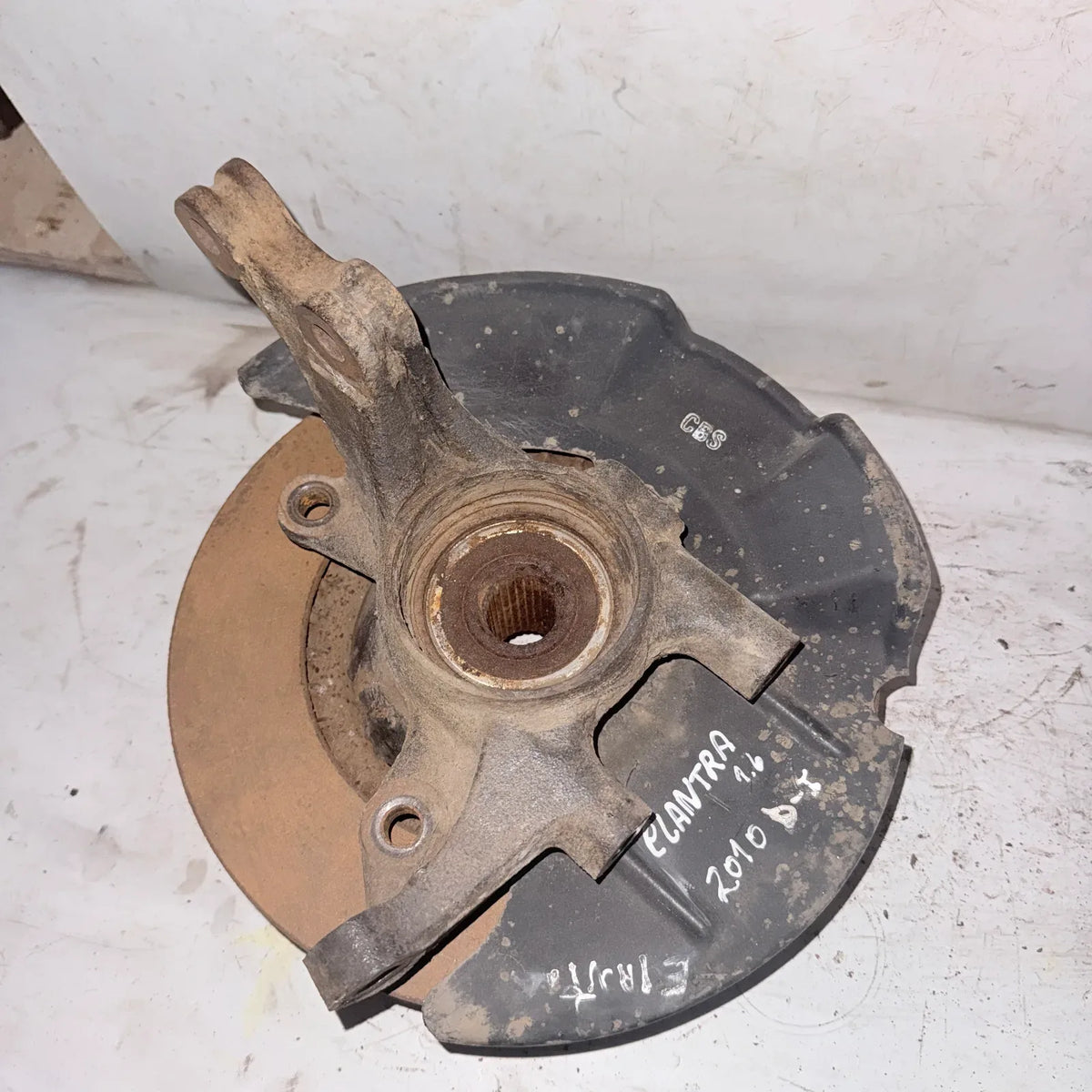 MUÑON DEL-IZQ Hyundai Elantra 2010 - 1.6 4x2 Bencina Mecánico