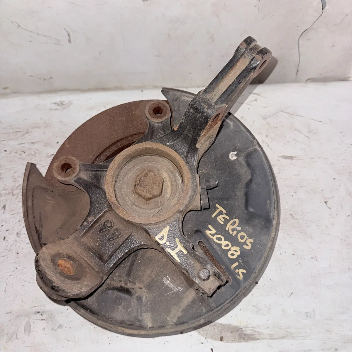 MUÑON DEL-IZQ Daihatsu Terios 2008 - 1.5 4x2 Bencina Mecánico