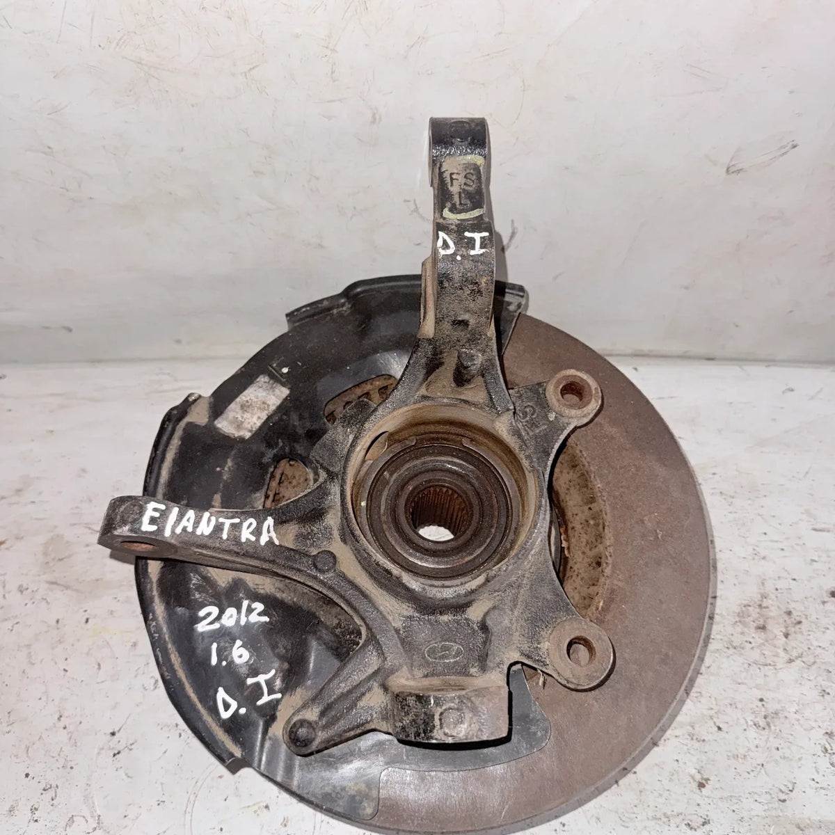MUÑON DEL-IZQ Hyundai Elantra 2012 - 1.6 4x2 Bencina Mecánico