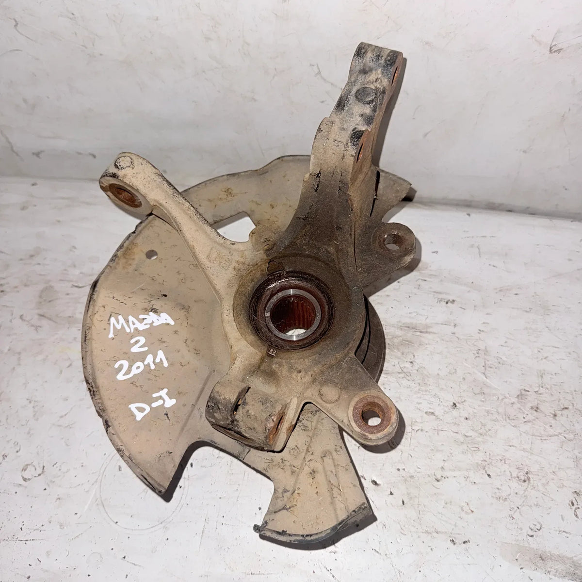 MUÑON DEL-IZQ Mazda 2 2011 - 1.5 4x2 Bencina Mecánico