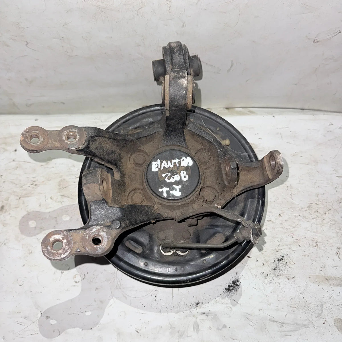 MUÑON TRA-IZQ Hyundai Elantra 2008 - 1.6 4x2 Bencina Mecánico
