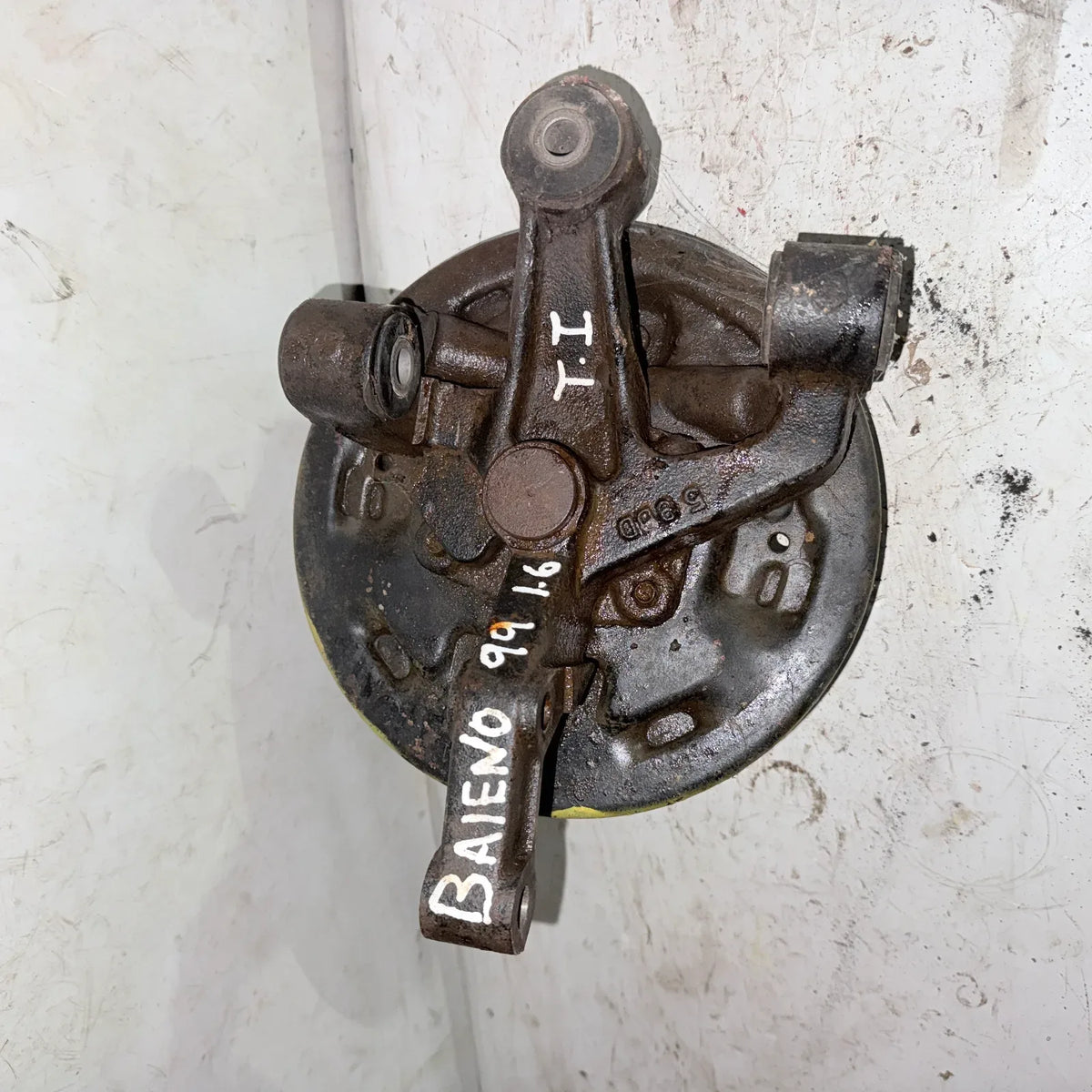 MUÑON TRA-IZQ Suzuki Baleno 1999 - 1.6 4x2 Bencina Mecánico