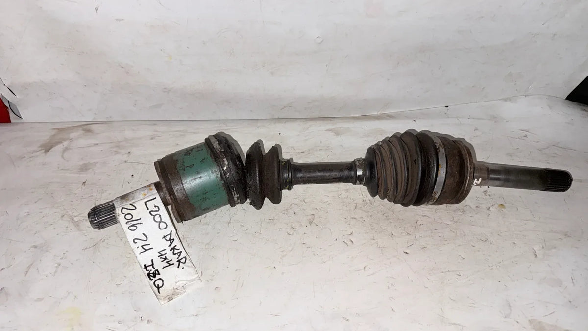 EJE PALIER DEL-IZQ Mitsubishi L200 2016 - 2.4 4x4 Bencina Mecánico