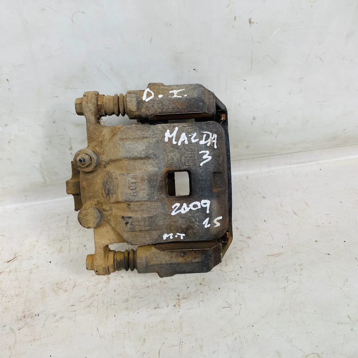 CALIPER DEL-IZQ Mazda 3 2009 - 1.5 4x2 Bencina Mecánico