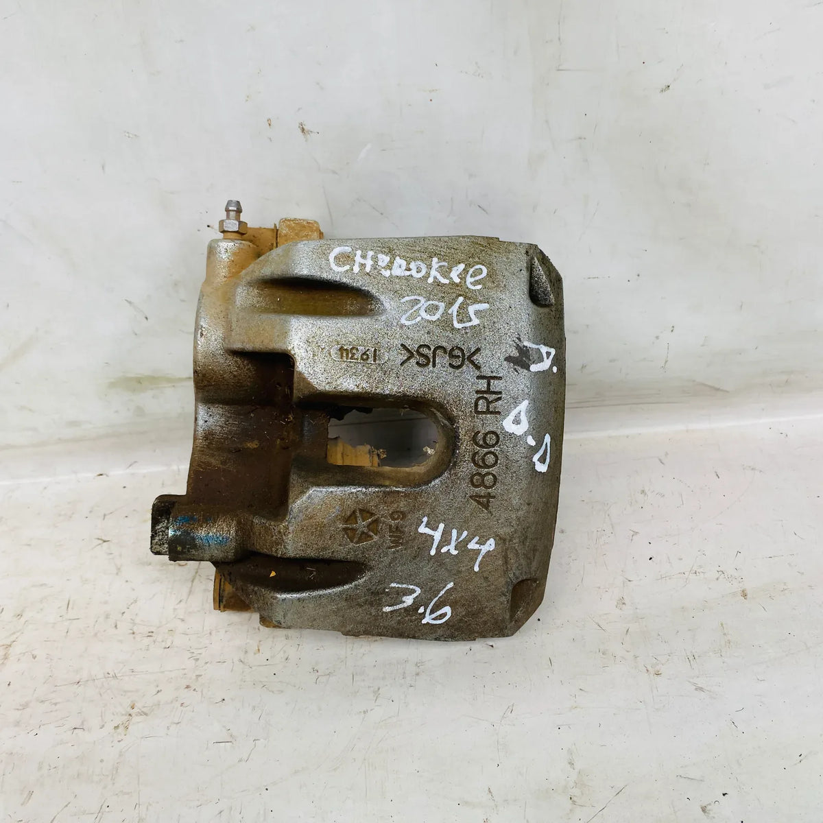 CALIPER DEL-DER Jeep Cherokee 2015 - 3.6 4x2 Bencina Mecánico