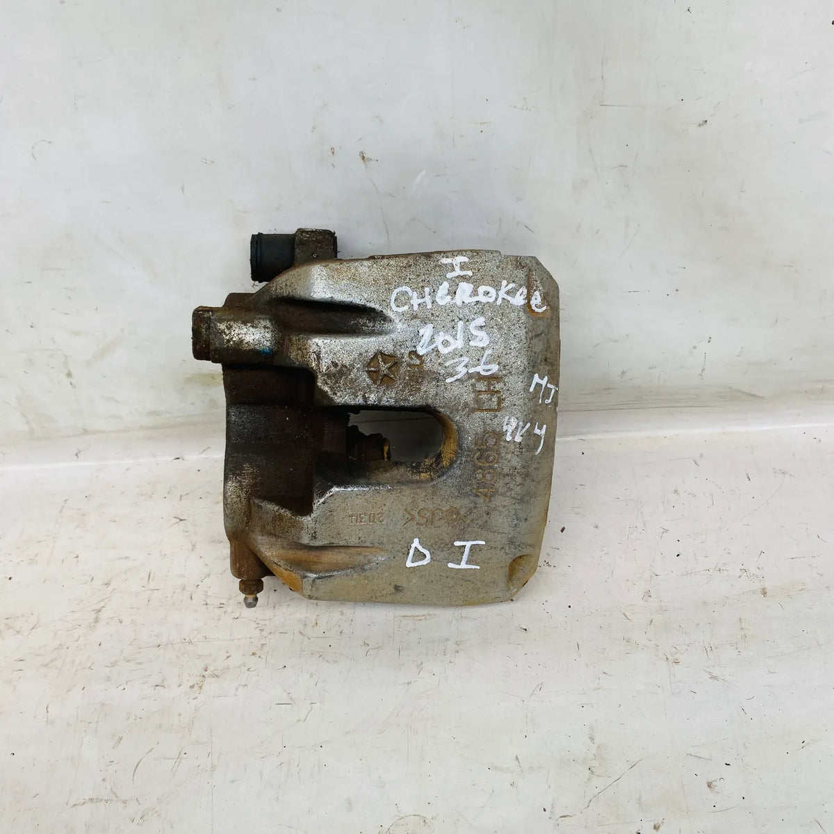 CALIPER DEL-IZQ Jeep Cherokee 2015 - 3.6 4x2 Bencina Mecánico