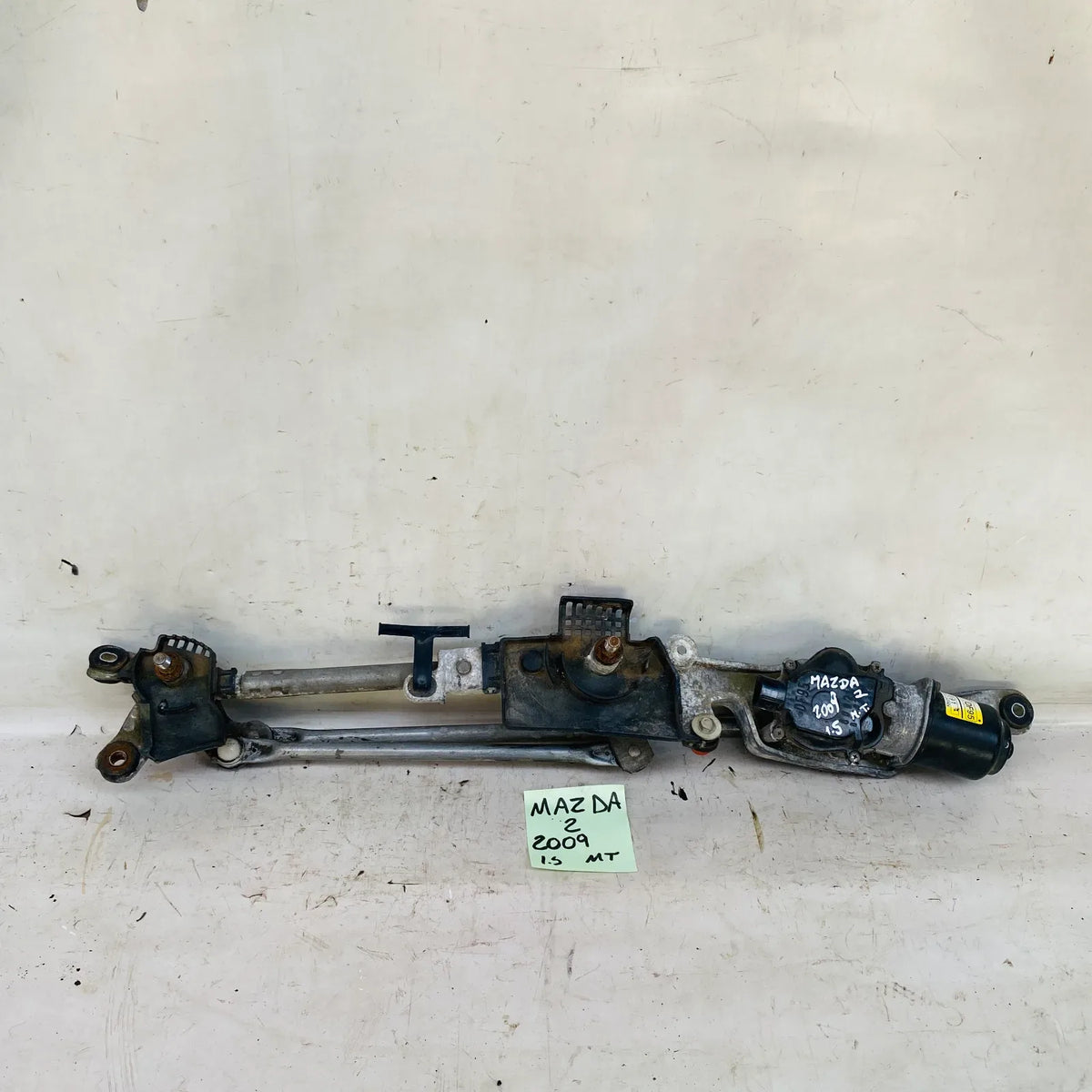 MOTOR LIMPIAPARABRISAS CON ARTICULACION Mazda 2 2009 - 1.5 4x2 Bencina Mecánico