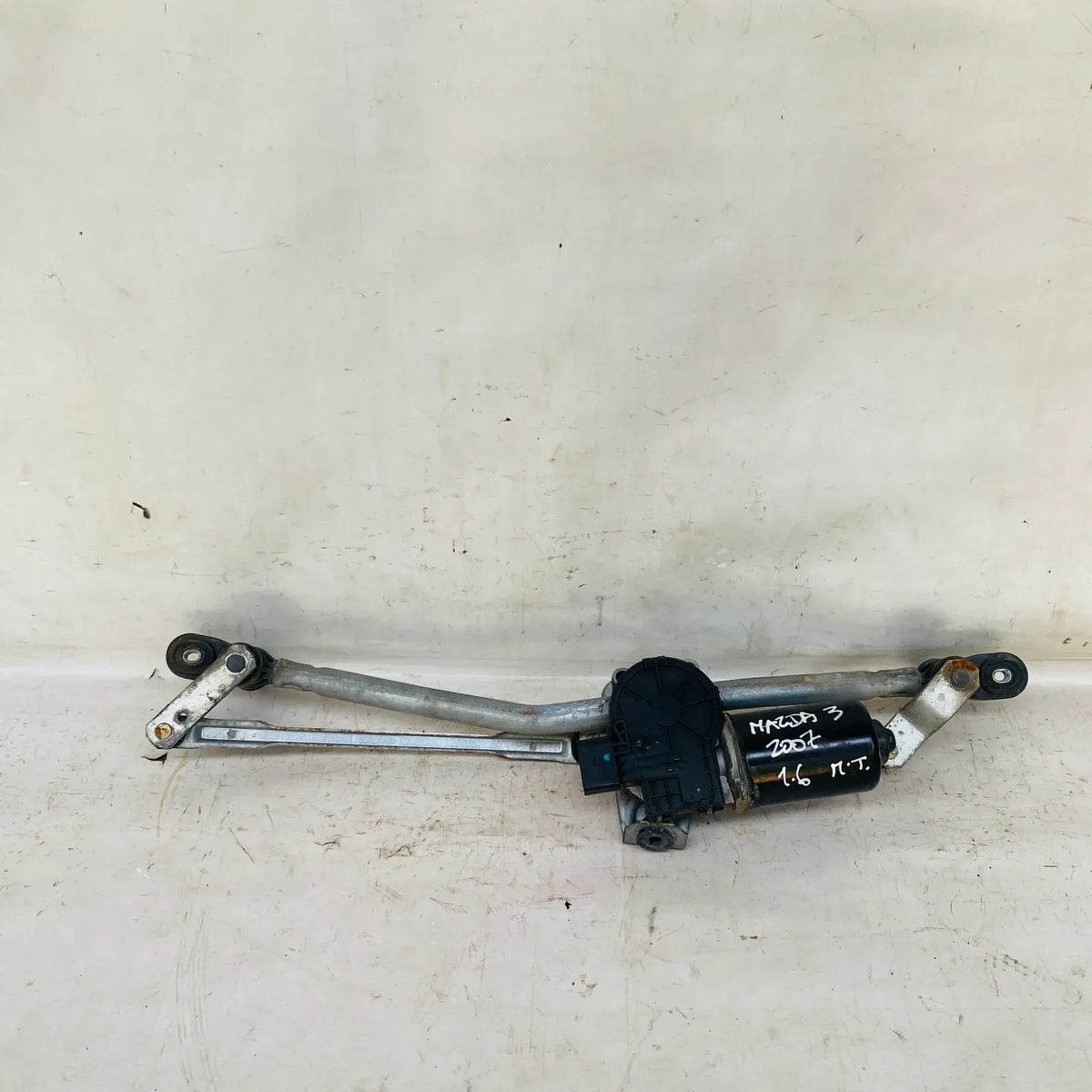 MOTOR LIMPIAPARABRISAS CON ARTICULACION Mazda 3 2007 - 1.6 4x2 Bencina Mecánico