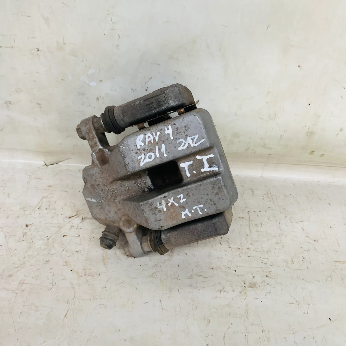 CALIPER TRA-IZQ Toyota Rav4 2011 - 2.0 4x2 Bencina Mecánico