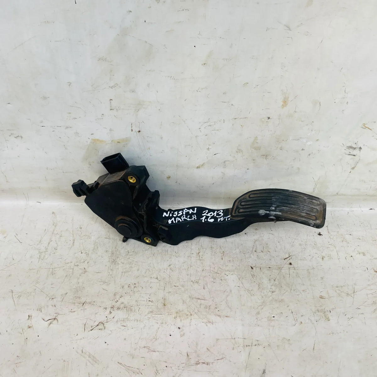 PEDAL ACELERADOR Nissan March 2013 - 1.6 4x2 Bencina Mecánico