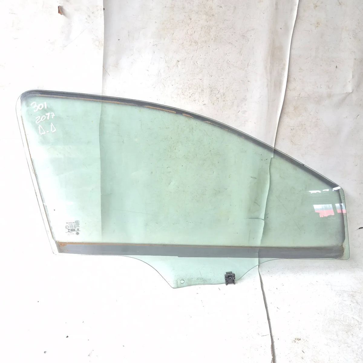 Vidrio puerta DEL-DER Peugeot 301 2017 - 4x2 Bencina Mecánico