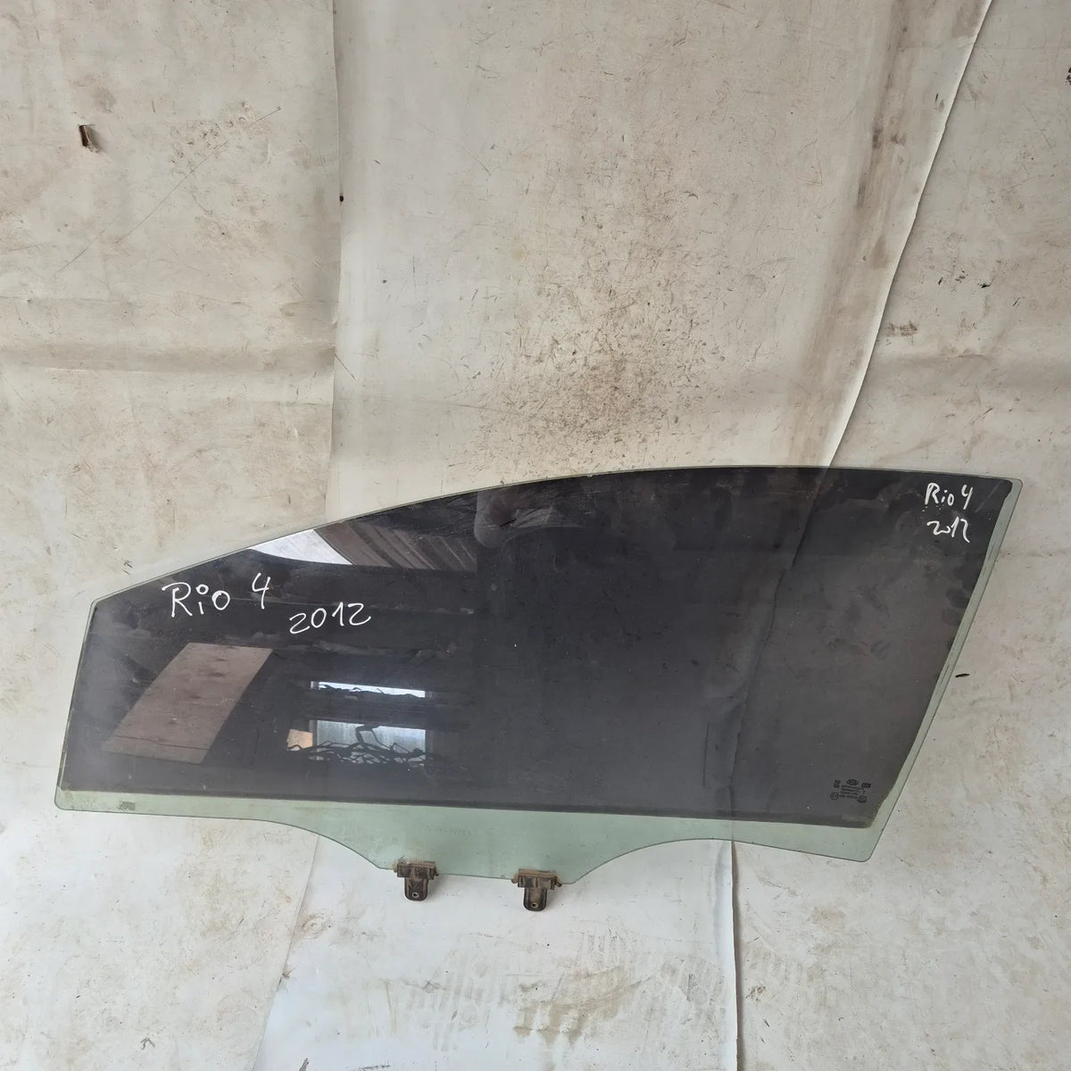 Vidrio puerta DEL-IZQ Kia Rio 4 2012 - 4x2 Bencina Mecánico