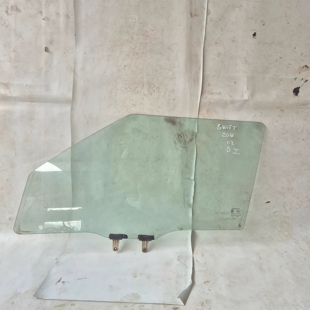 Vidrio puerta DEL-IZQ Suzuki Swift 2016 - 1.2 4x2 Bencina Mecánico