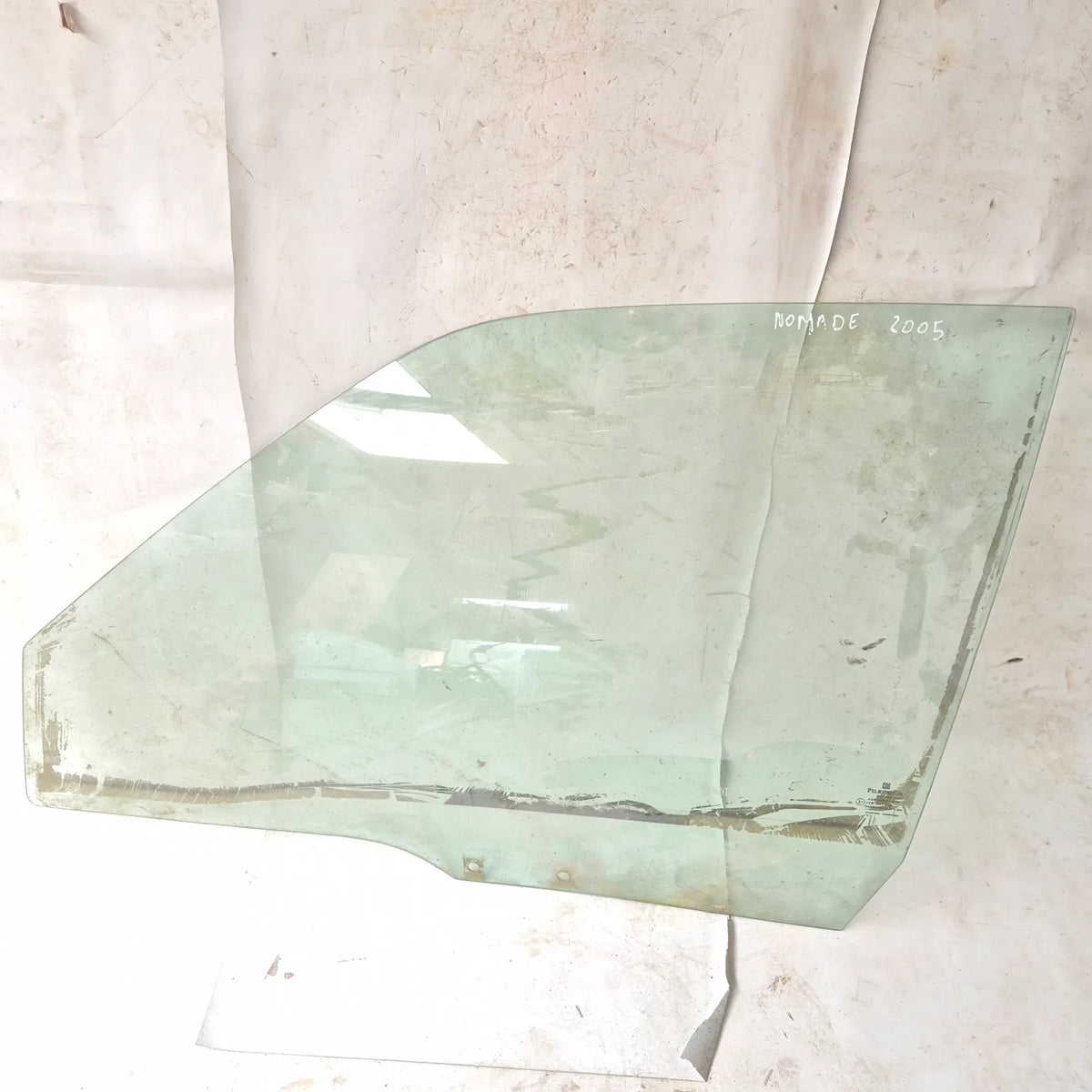 Vidrio puerta DEL-IZQ Suzuki Nomade 2005 - 4x2 Bencina Mecánico
