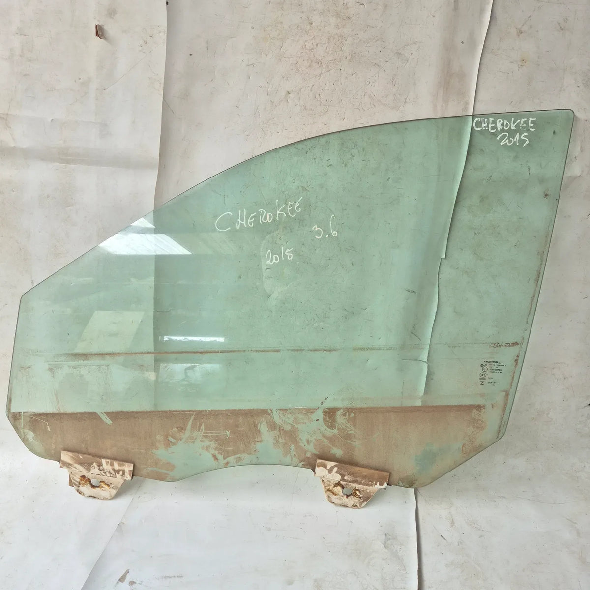 Vidrio puerta DEL-IZQ Jeep Cherokee 2015 - 3.6 4x2 Bencina Mecánico