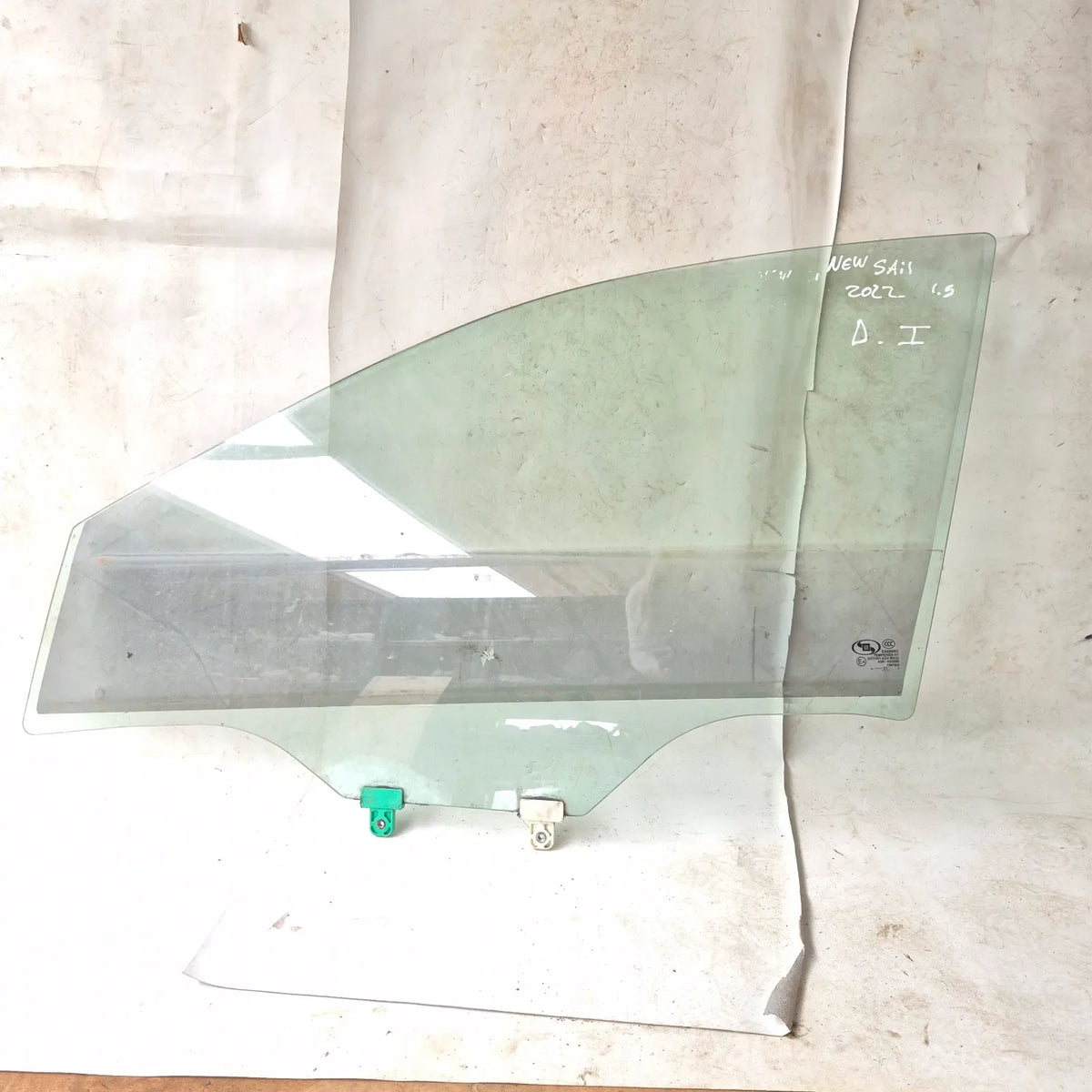 Vidrio puerta DEL-IZQ Chevrolet sail 2022 - 1.5 4x2 Bencina Mecánico