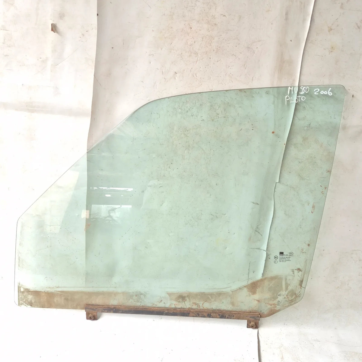Vidrio puerta DEL-IZQ Ssangyong Musso 2006 - 4x2 Bencina Mecánico