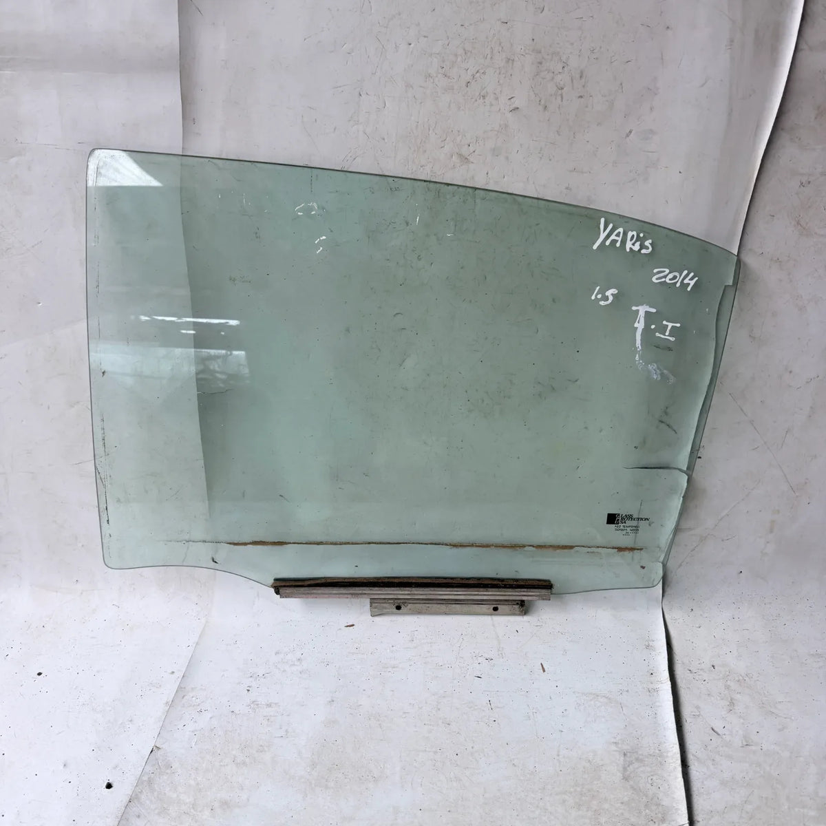 Vidrio puerta TRA-IZQ Toyota Yaris 2014 - 1.5 4x2 Bencina Mecánico