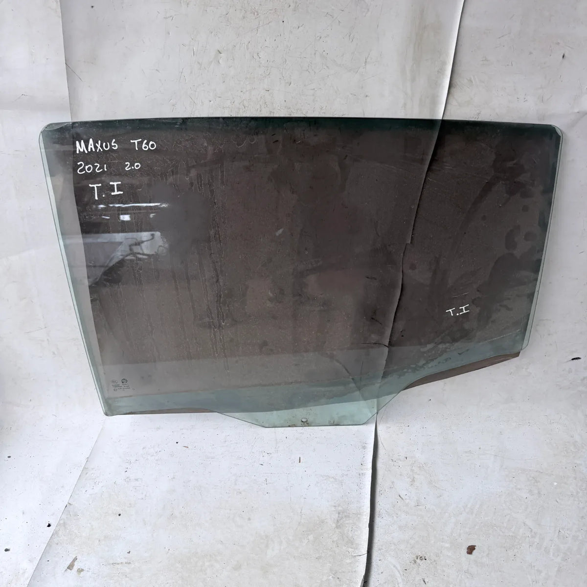 Vidrio puerta TRA-IZQ Maxus T60 2021 - 2.0 4x2 Bencina Mecánico