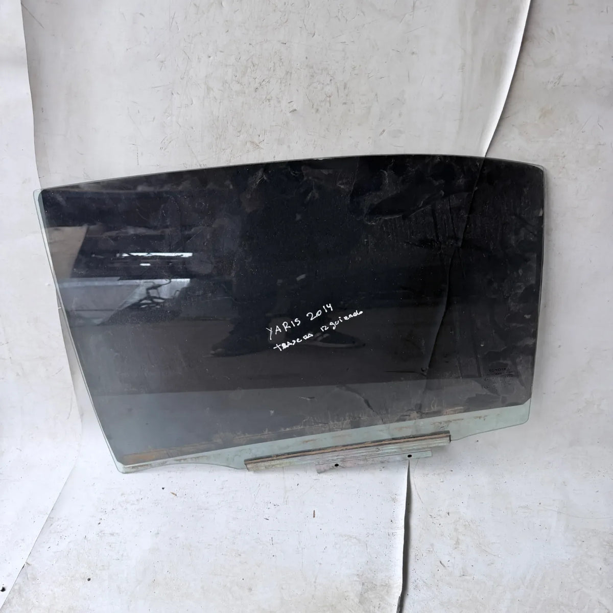 Vidrio puerta TRA-IZQ Toyota Yaris 2014 - 4x2 Bencina Mecánico