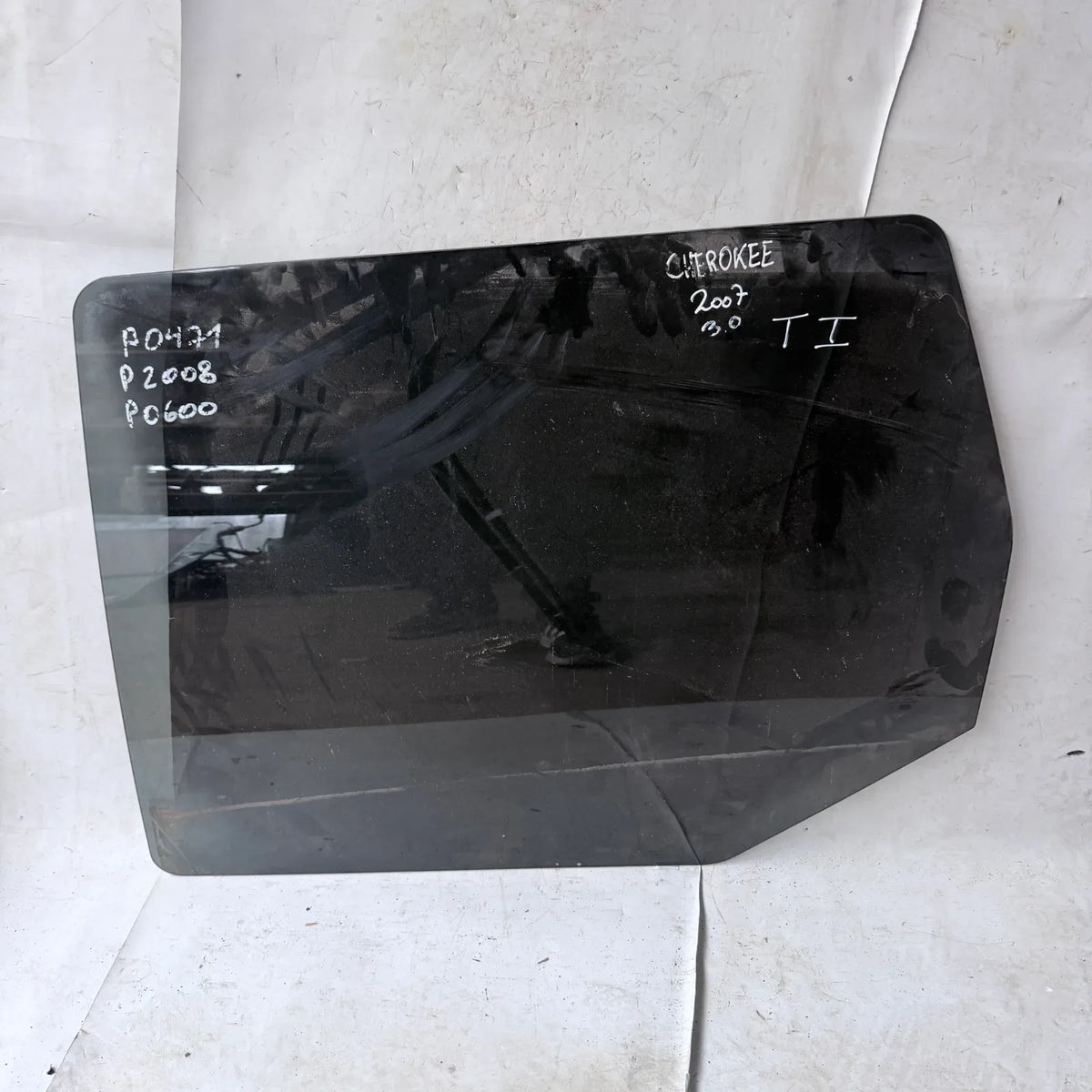 Vidrio puerta TRA-IZQ Jeep Cherokee 2007 - 3.0 4x2 Bencina Mecánico