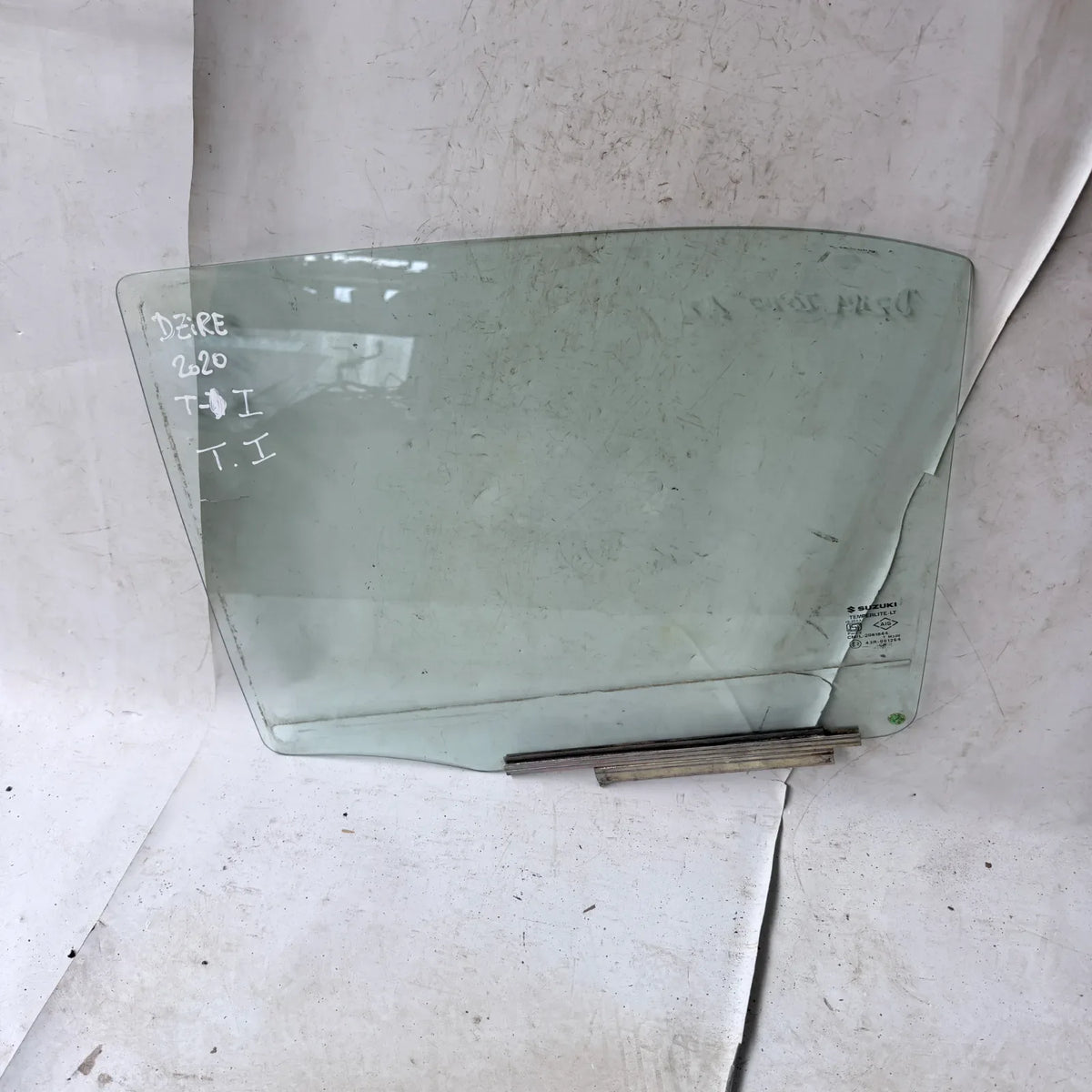 Vidrio puerta TRA-IZQ Suzuki Dzire 2020 - 4x2 Bencina Mecánico
