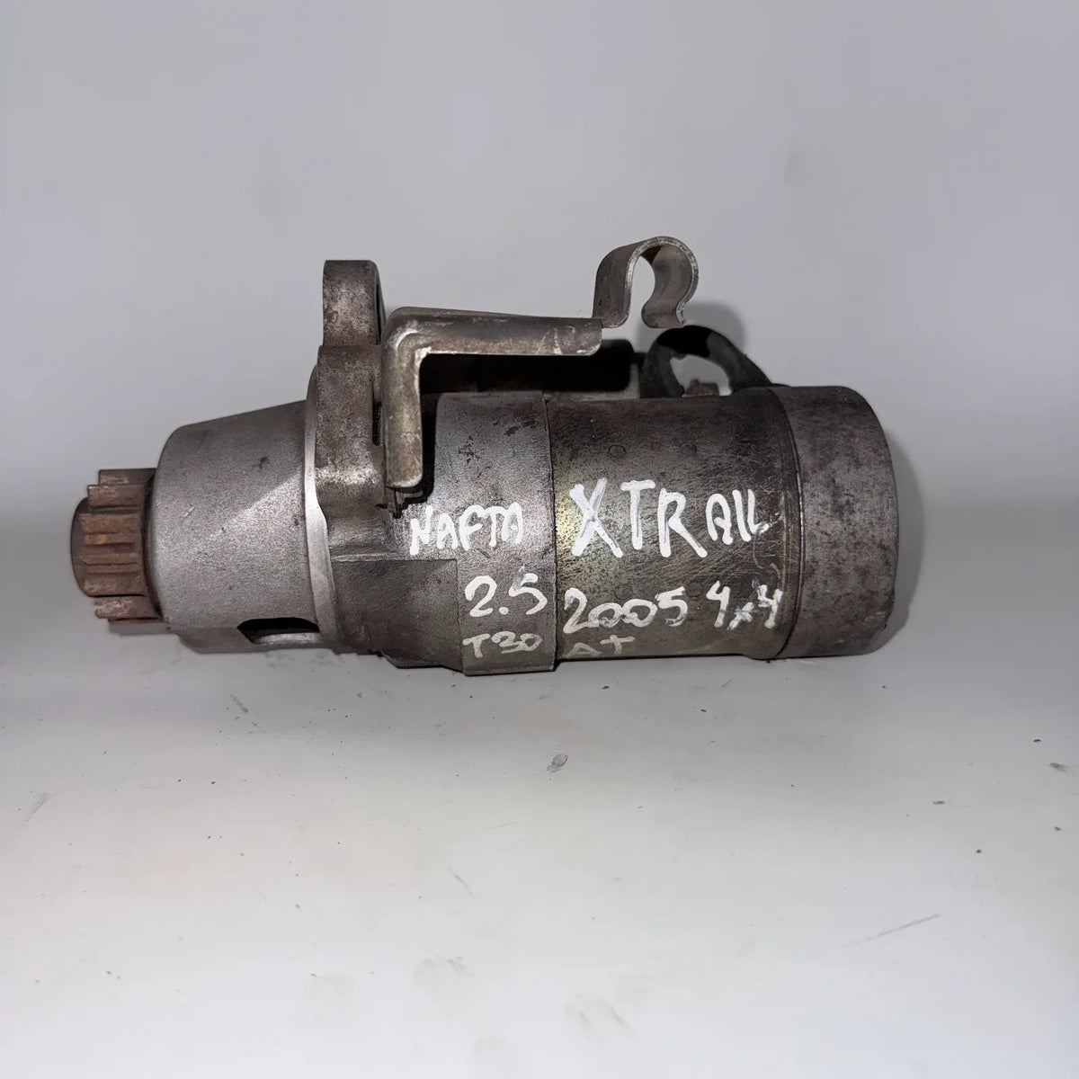 Motor de partida (Arranque) Nissan Xtrail 2005 - 2.5 4x4 Bencina Automático