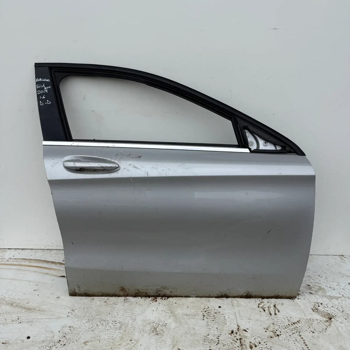 Puerta lata DELANTERA DERECHA MERCEDES BENZ GLA200 2017 - 1.6 4x2 Bencina Mecánico