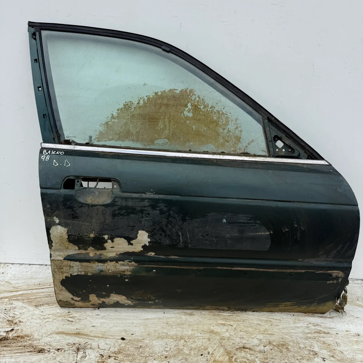 Puerta lata DELANTERA DERECHA Suzuki Baleno 1998 - 4x2 Bencina Mecánico